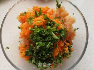 鸡肉蔬菜蛋饺的做法步骤:3