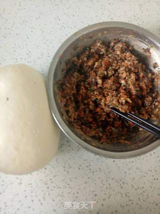 西瓜皮水饺(木耳,胡萝卜,牛肉~)三色水饺的做法步骤:4