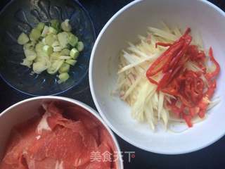 子姜炒肉的做法步骤:2