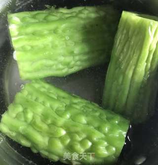 红枣酿苦瓜的做法步骤:3