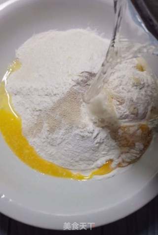 烧烤味花卷的做法步骤:2