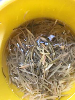 咸菜肉丁包的做法步骤:2