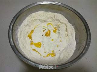 玉米鲜虾香菇披萨的做法步骤:2