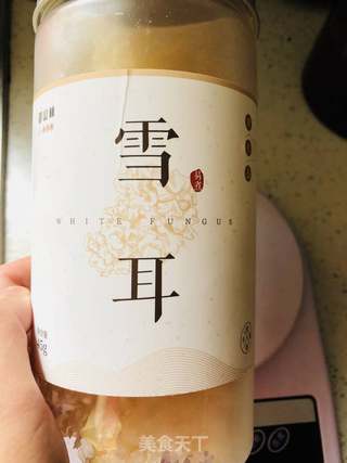 美容养颜雪耳炖的做法步骤：1
