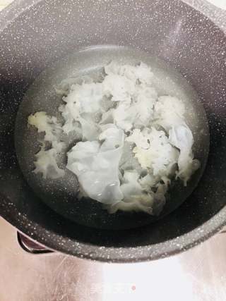 美容养颜雪耳炖的做法步骤:5