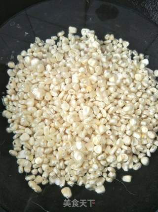 黄金玉米烙（咸鲜味）的做法步骤：1
