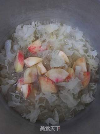 蜜桃玫瑰银耳羹的做法步骤：4