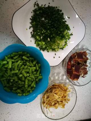火腿豆角饭的做法步骤:2
