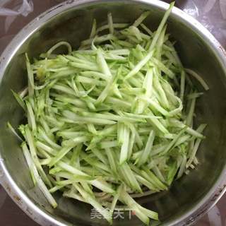 黄瓜拌豆腐丝的做法步骤：3