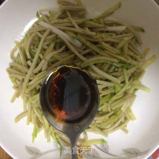 黄瓜拌豆腐丝的做法步骤：7