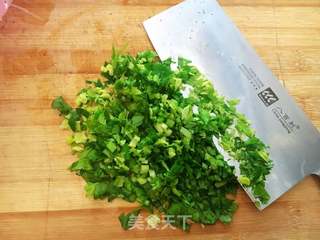 芹菜叶煎饼的做法步骤：2