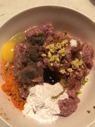 黄金鸡蛋肉卷的做法步骤:3