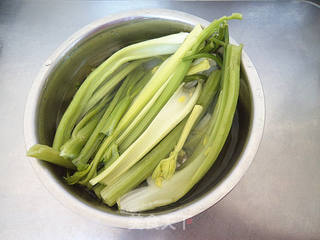 芹菜猪肉馅水饺的做法步骤:2