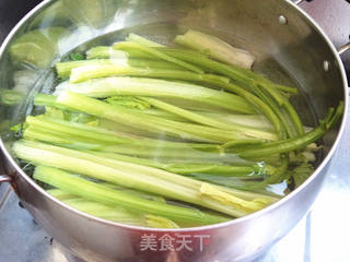芹菜猪肉馅水饺的做法步骤:3