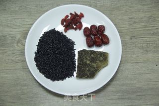 营养早餐，黑米红糖红枣粥的做法步骤：1