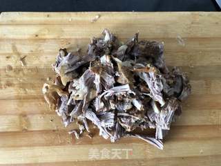 凉拌手撕牛肉的做法步骤：1
