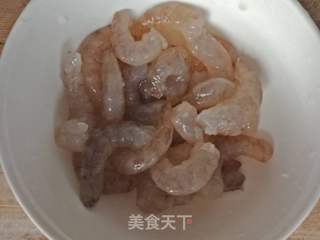 虾仁炒饭的做法步骤：2