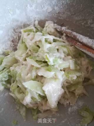 黄瓜煎饼的做法步骤:2