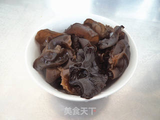 西红柿木耳菠菜面的做法步骤:2