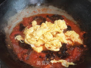 西红柿木耳菠菜面的做法步骤:7