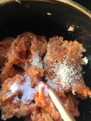 胡萝卜大虾饺子的做法步骤:9