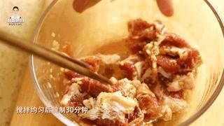 芝士飘香的辣白菜妙五花肉豆芽饭的做法步骤:2