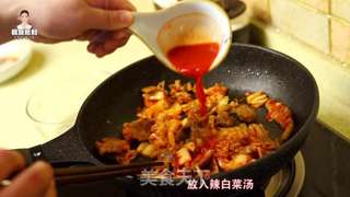 芝士飘香的辣白菜妙五花肉豆芽饭的做法步骤:7