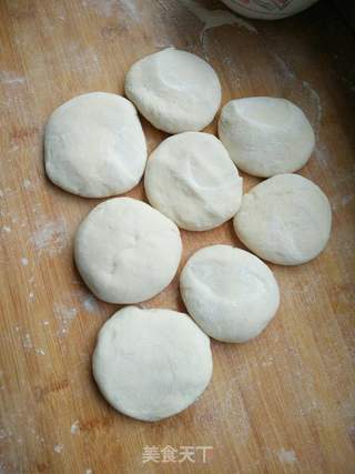 红糖黑芝麻发面蒸饺的做法步骤:8