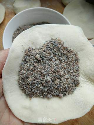 红糖黑芝麻发面蒸饺的做法步骤:10