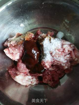冬瓜芹菜肉大馅饺子的做法步骤：1