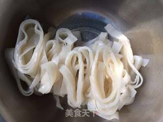 青椒拌面皮的做法步骤:2