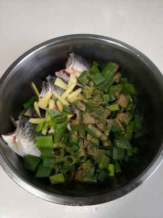 香煎小鲫鱼的做法步骤:2
