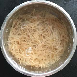 快手小炒菜之辣炒疙瘩头的做法步骤:2