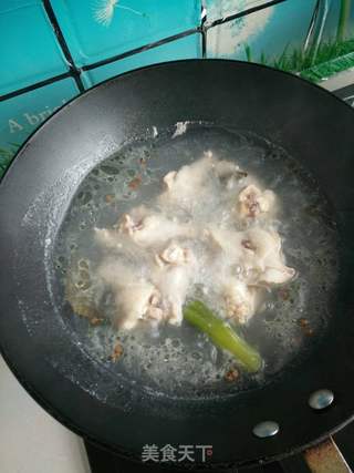酥脆炸鸡翅的做法步骤：2