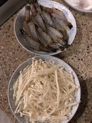 粉丝金针菇蒸虾的做法步骤:2