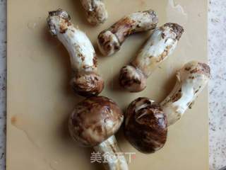 松茸蒸蛋的做法步骤:2