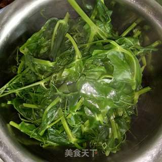 金枪鱼蔬菜拌饭的做法步骤:4