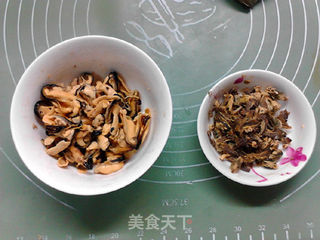 淡菜菌菇腊肉粽子粥的做法步骤:3