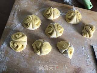 南瓜甜花卷的做法步骤:10