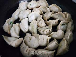 韭菜鸡蛋煎饺的做法步骤:11