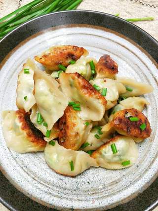 韭菜鸡蛋煎饺的做法步骤:13