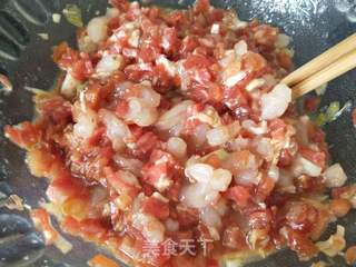 韭菜虾仁肉三鲜饺子的做法步骤:2