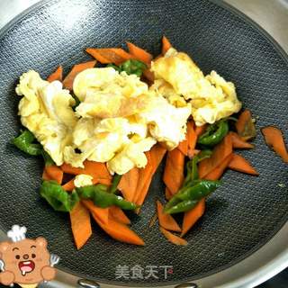 “ 快手小炒菜 ”尖椒胡萝卜炒鸡蛋的做法步骤：5