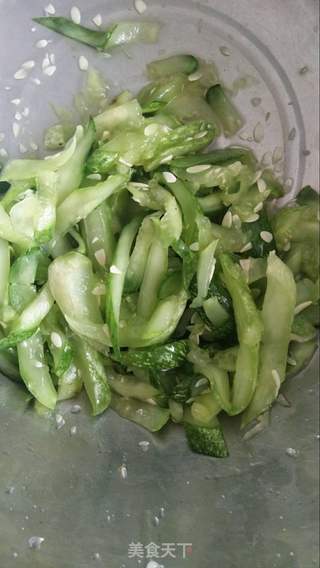 自制开胃黄瓜的做法步骤:3