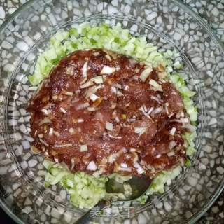 黄瓜猪肉水饺的做法步骤:11