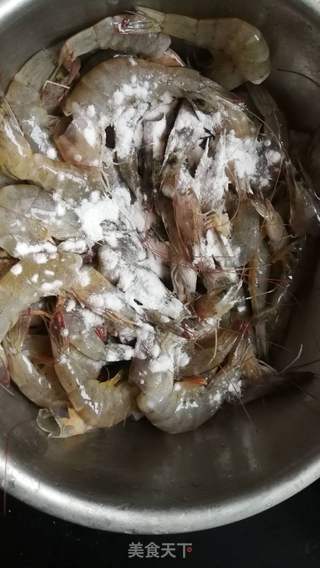 椒盐虾＼孩子吃的停不下来的?的做法步骤：2