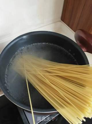 海鲜意面的做法步骤:2