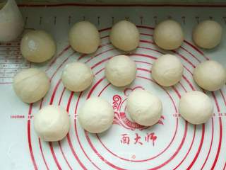 黑芝麻花生糖三角的做法步骤:5