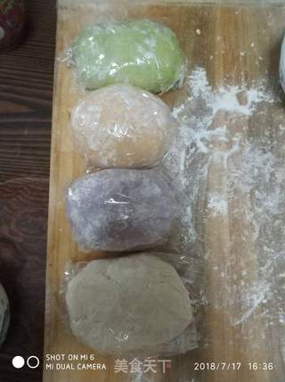五彩水饺的做法步骤:2