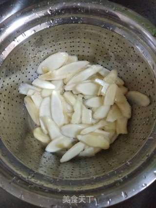 姜爆啤酒鸭的做法步骤:2